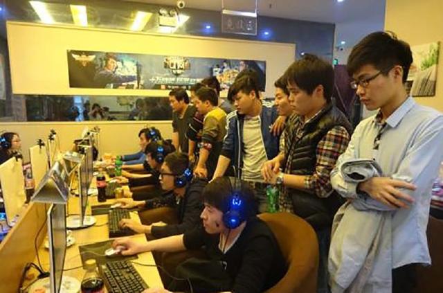 虎牙传奇杯官博：传奇再现，恭喜BL战队荣耀登顶！